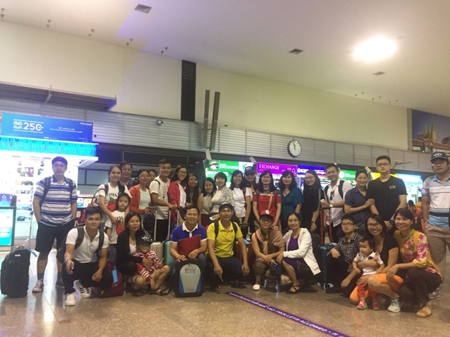 Đoàn tham quan check - in tại sân bay quốc tế Don Mueang