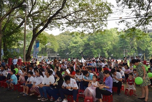 Sân trường tưng bừng náo nhiệt trong Ngày hội Quốc tế Thiếu nhi  & Lễ trao học bổng Nguyễn Đức Cảnh