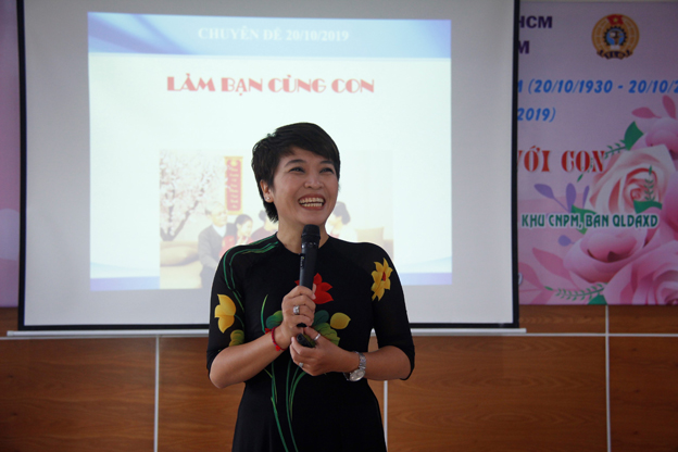TS Lê Thị Linh Trang báo cáo chuyên đề “Làm bạn cùng con”