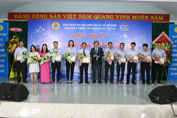 rung tâm Quản lý Ký túc xá tổ chức họp mặt CBCNV nhân kỷ niệm ngày Nhà giáo Việt Nam
