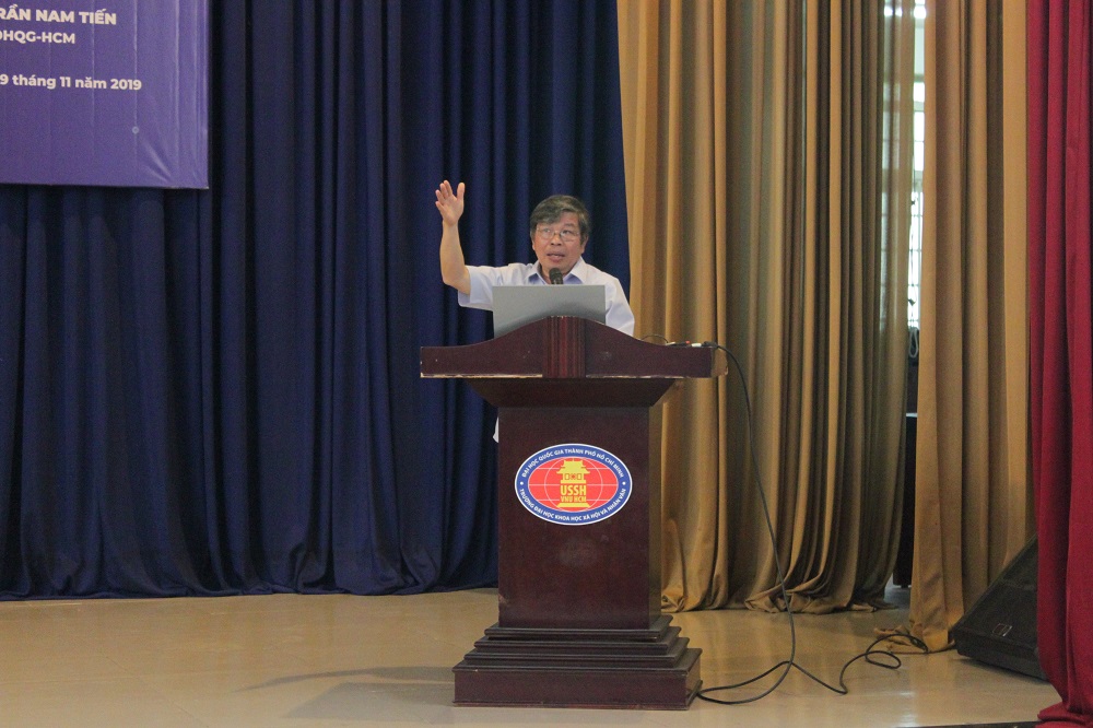 PGS TS.Hà Minh Hồng trình bày về “Chủ quyềnViệt Nam trên Biển Đông: Pháp lý - Tình hình - Đối sách trong thời gian gần đây”.