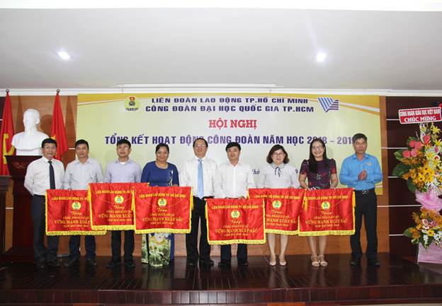 6 công đoàn cơ sở ĐHQG-HCM nhận Cờ thi đua xuất sắc của LĐLĐ TP.HCM