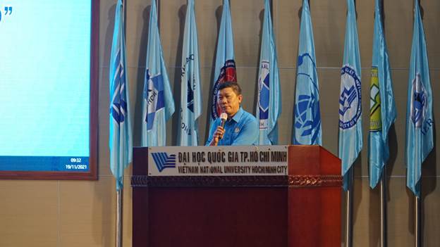Đồng chí Trần Đoàn Trung - Phó Chủ tịch Thường trực LĐLĐ TP chia sẻ, tri ân các tình nguyện viên của ĐHQG-HCM