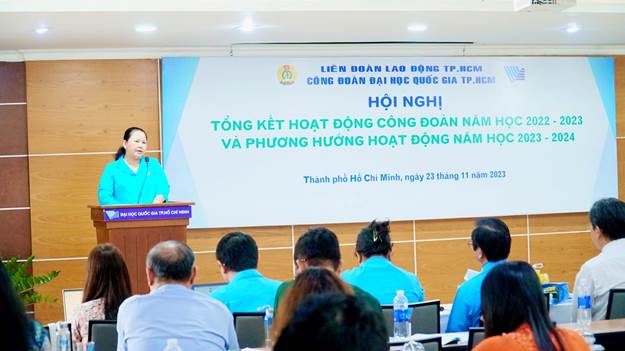 Đồng chí Lê Thị Kim Thúy, Phó Chủ tịch Liên đoàn Lao động Thành phố phát biểu tại hội nghị