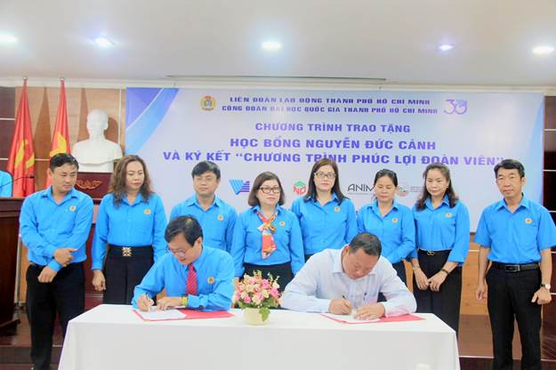 Ký kết với nhà tài trợ chương trình học bổng