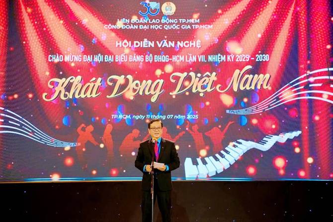 Ths Trần Anh Cường, Chủ tịch Công đoàn ĐHQG-HCM phát biểu khai mạc Hội diễn