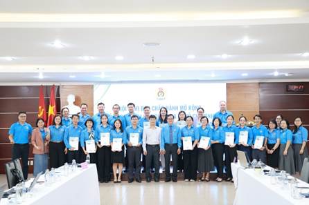 A group of people holding certificatesAI-generated content may be incorrect.