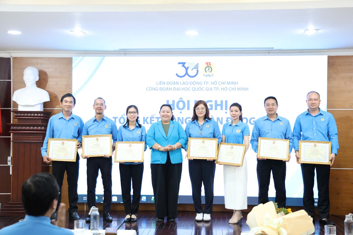 Các đại biểu được tuyên dương, khen thưởng