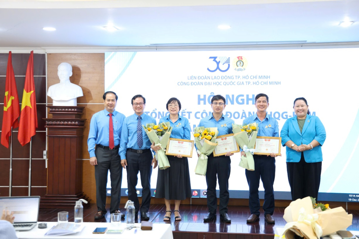 Các đại biểu được tuyên dương, khen thưởng