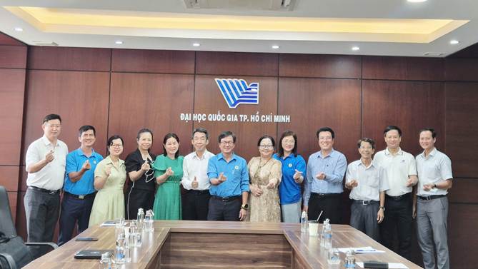 Hình 4. Đại biểu chụp hình lưu niệm